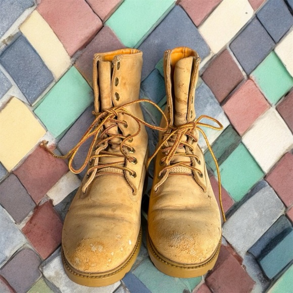 Timberland Other - Timberland VTG Tan Lace-Up Boots Men’s Sz 7W Oil Resistant